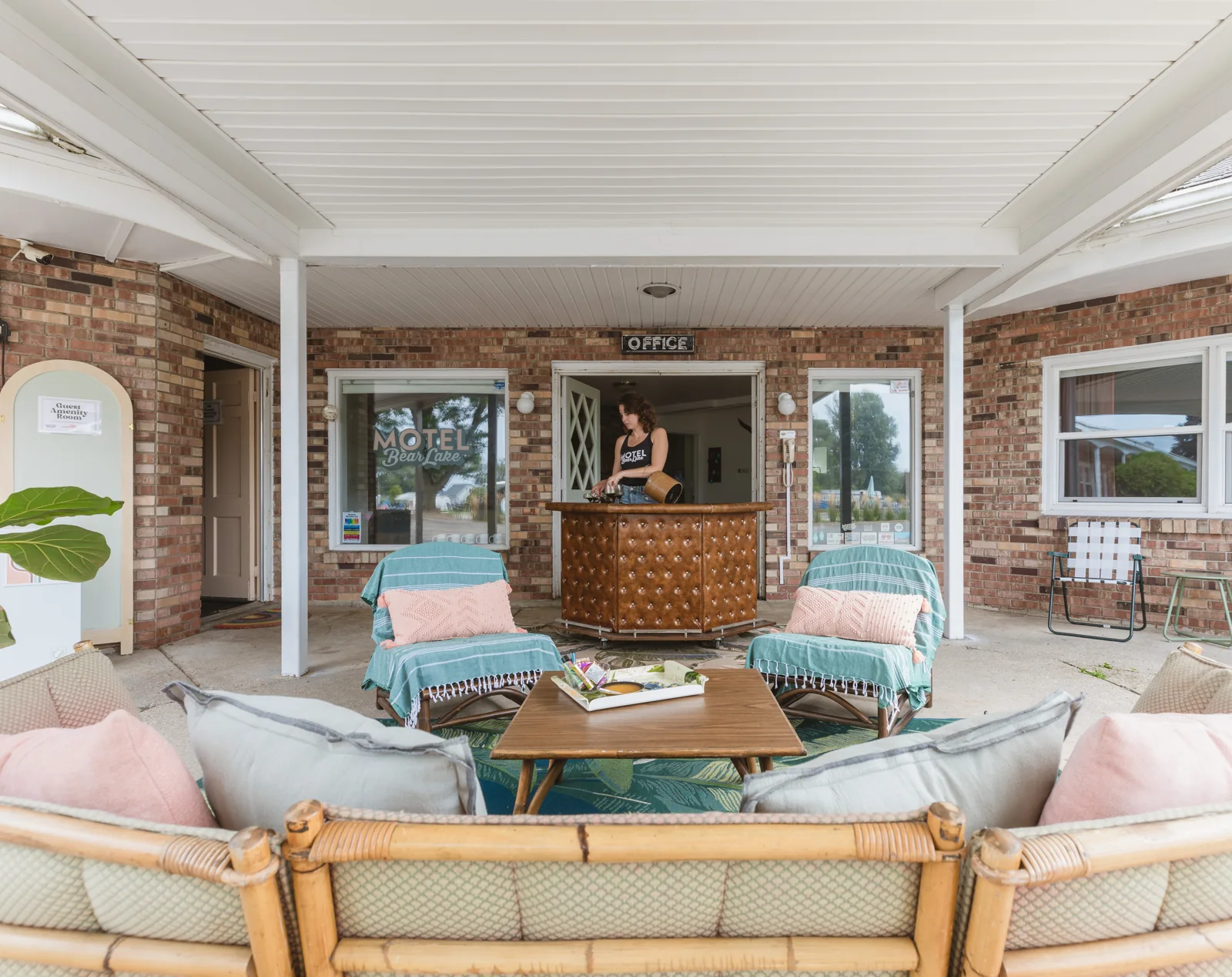 A warm welcome in the motel lobby